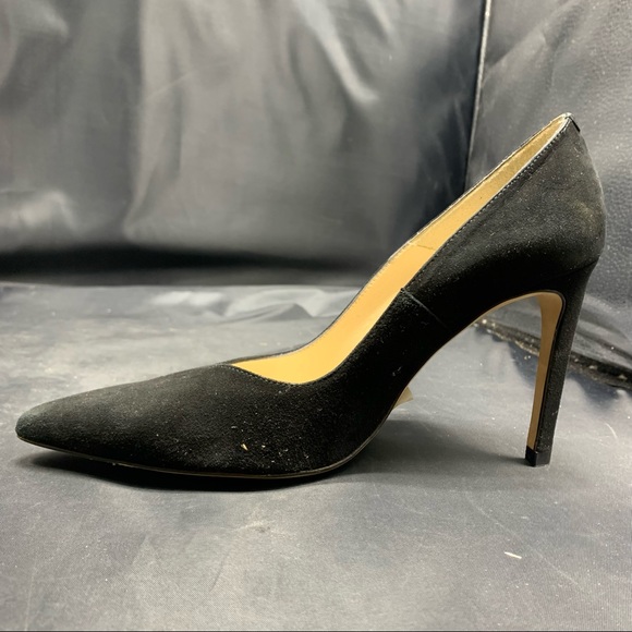 Pointed Toe V-Neck Pumps - Picture 6 of 11